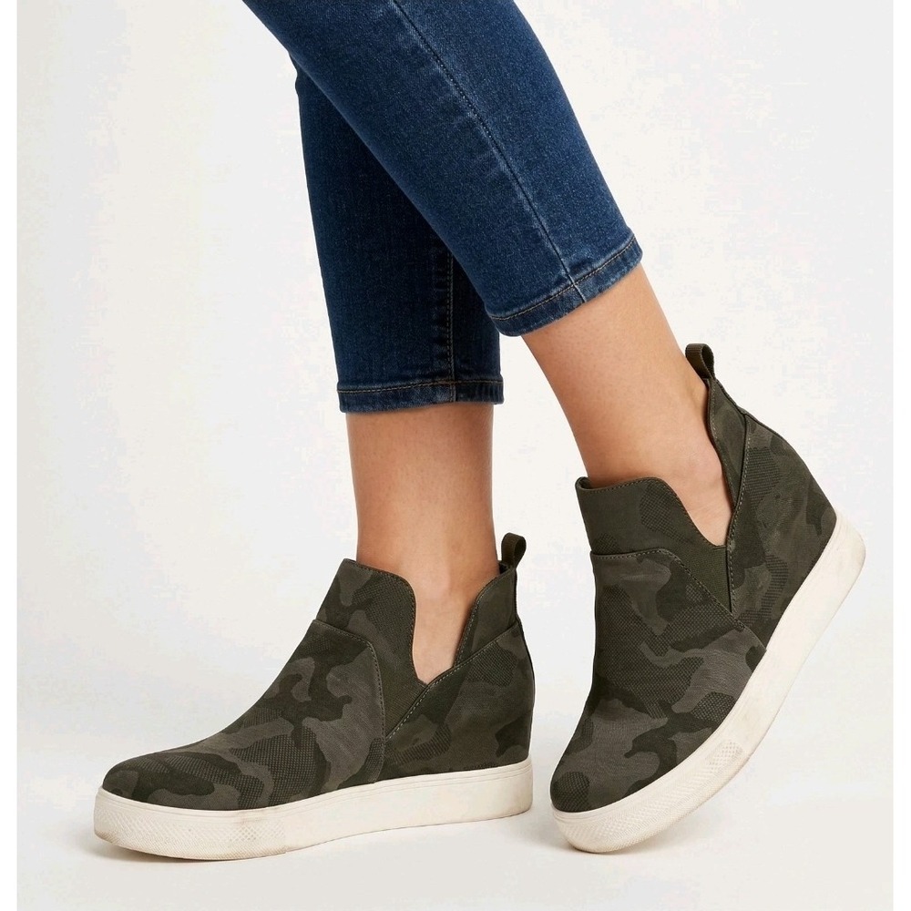 Steve Madden Winnieโ Womens 7.5 Camo Hidden Wedge Sneaker Booties Shoes Military